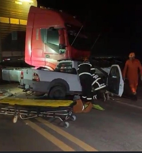 Casal fica ferido em colisão frontal com carreta na BR-174