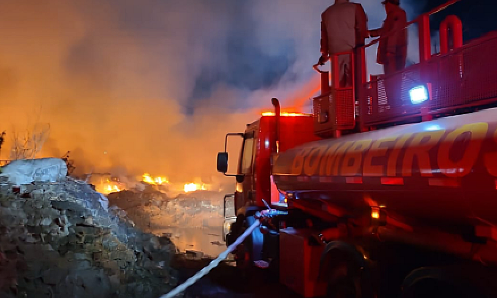 Corpo de Bombeiros combate quatro incêndios em MT neste sábado
