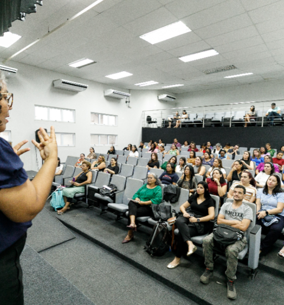 Professores da rede municipal de Cuiabá recebem capacitação para atender estudantes surdos