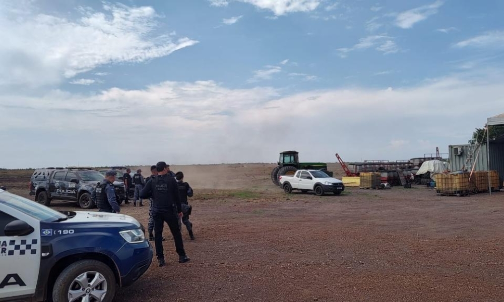 Governo de MT sanciona lei que autoriza retirada imediata de invasores de imóveis sem decisão judicial