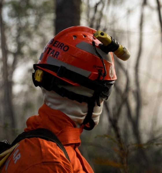 Bombeiros extinguem dois incêndios florestais e combatem outros dois nesta terça-feira (5)