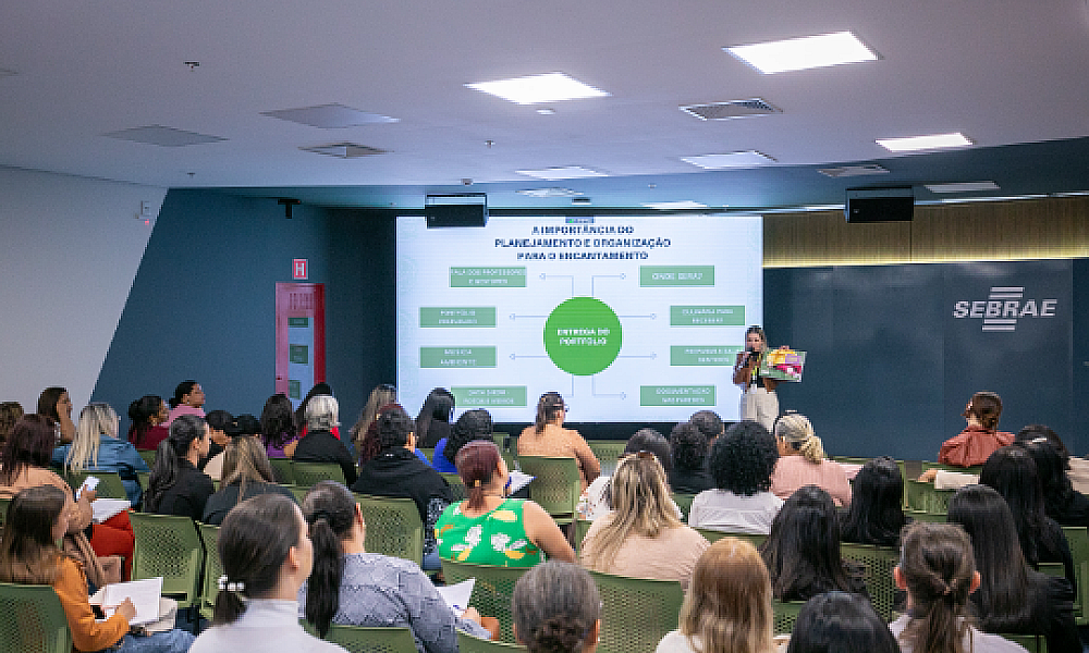Coordenadores de escolas de Cuiabá participam de curso sobre documentação pedagógica na primeira infância