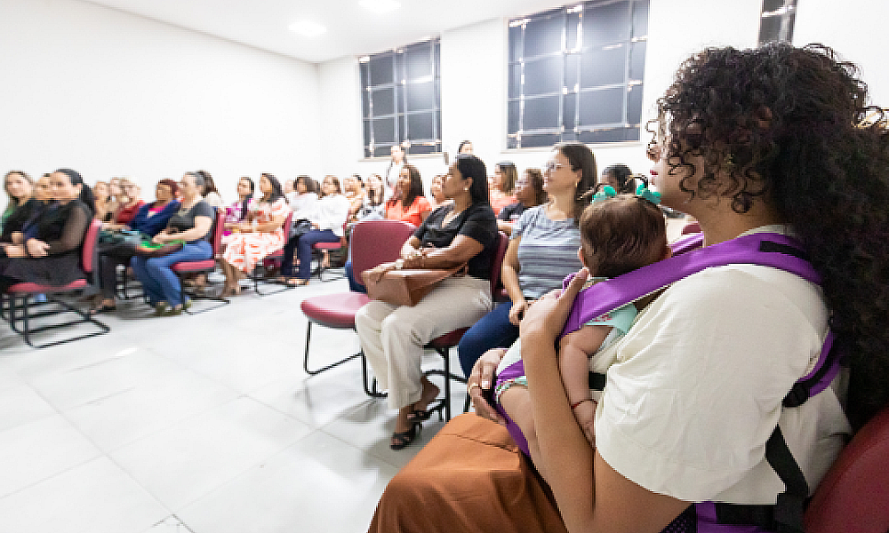 Mais de 70 mulheres participam de palestra sobre liderança e inteligência emocional em Cuiabá