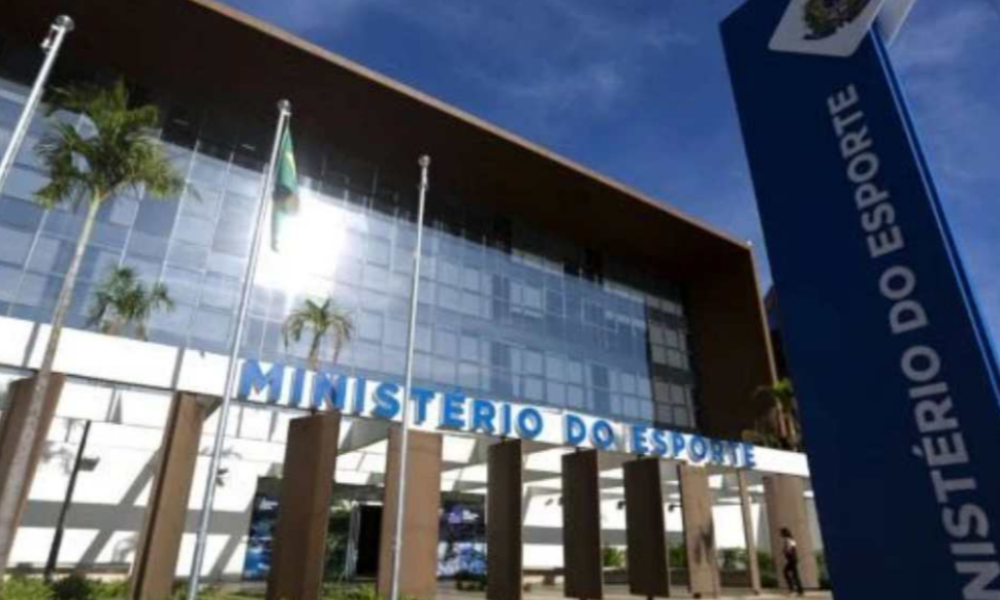 OLIMPÍADAS: MINISTÉRIO DO ESPORTE FAZ POST RACISTA SOBRE BARCO DO BRASIL E PEDE DESCULPAS