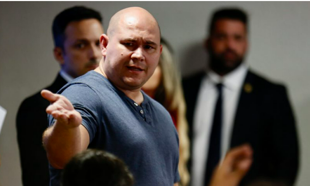 Juiz determina busca e apreensão na casa de assessor de Abílio por produção de fake news contra Botelho