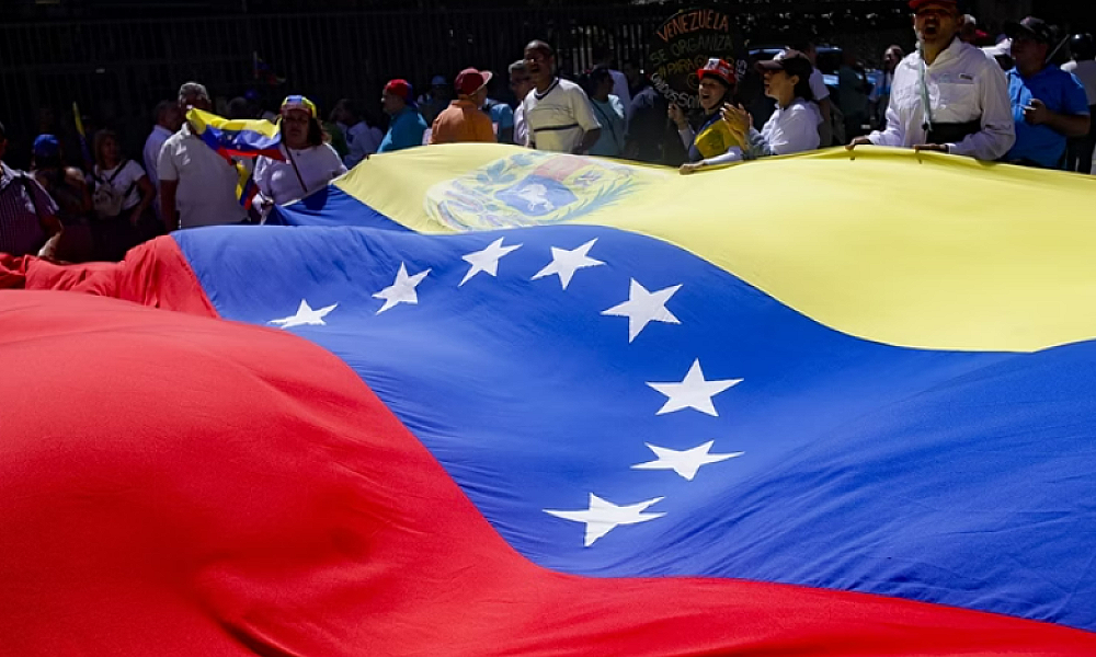 Urnas são fechadas após 12 horas de votação nas eleições da Venezuela