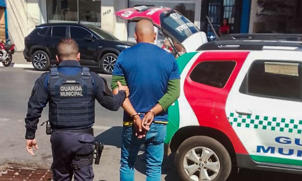 Guarda Municipal prende homem por assediar sexualmente mulher no Centro de Várzea Grande