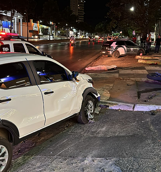 Carro atinge e mata motociclista de 21 anos na Avenida do CPA; adolescente fica ferido