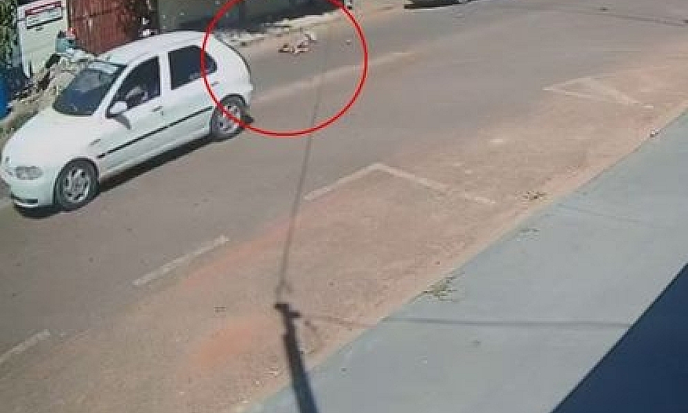 Adolescente pega carro e atropela menina em MT