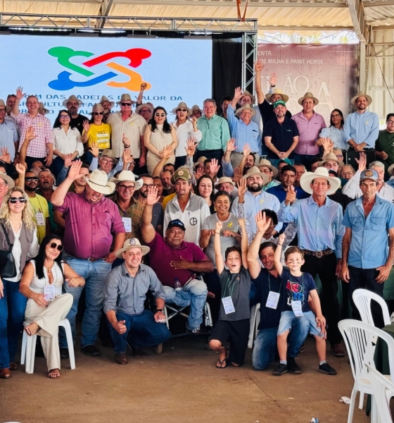 Seaf e Empaer entregam certificados de inspeção a produtores em abertura de exposição agropecuária