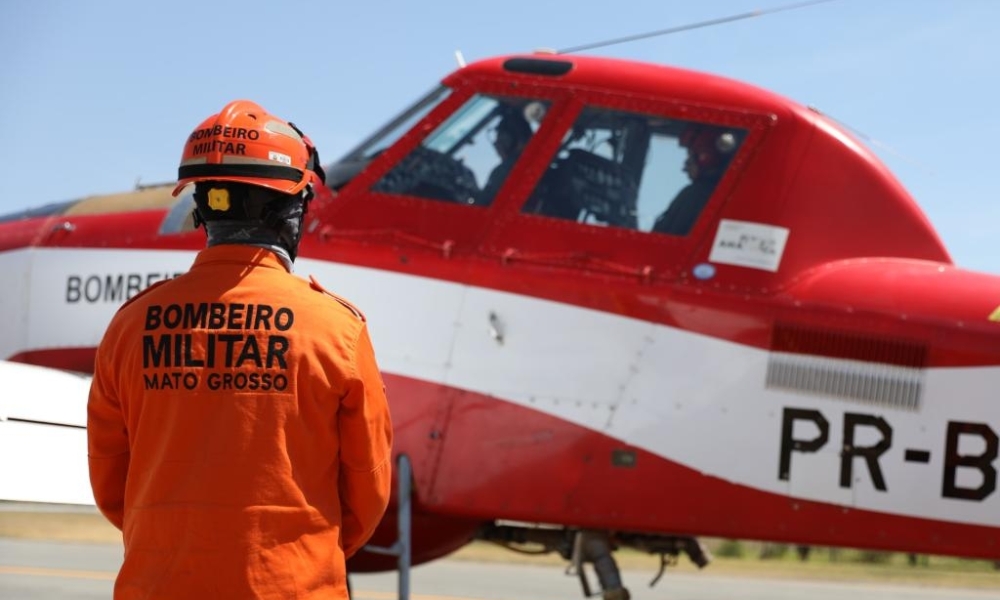 Corpo de Bombeiros intensifica combate aos incêndios na Serra do Roncador e Parque Estadual da Serra Azul