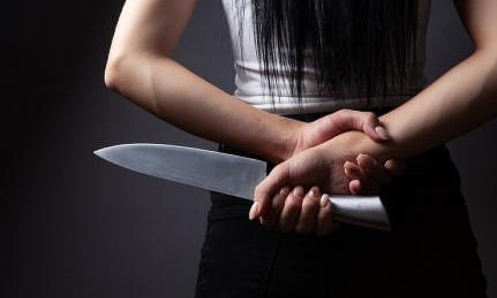 Mulher esfaqueia marido após descobrir relação dele com psicóloga