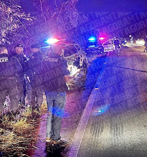 Carro é roubado com adolescente dentro e perseguição acaba em tiroteio