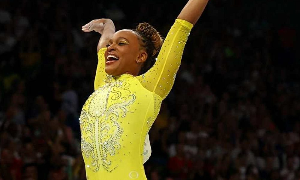 Em disputa forte com Biles, Rebeca Andrade ganha a prata no individual geral em Paris
