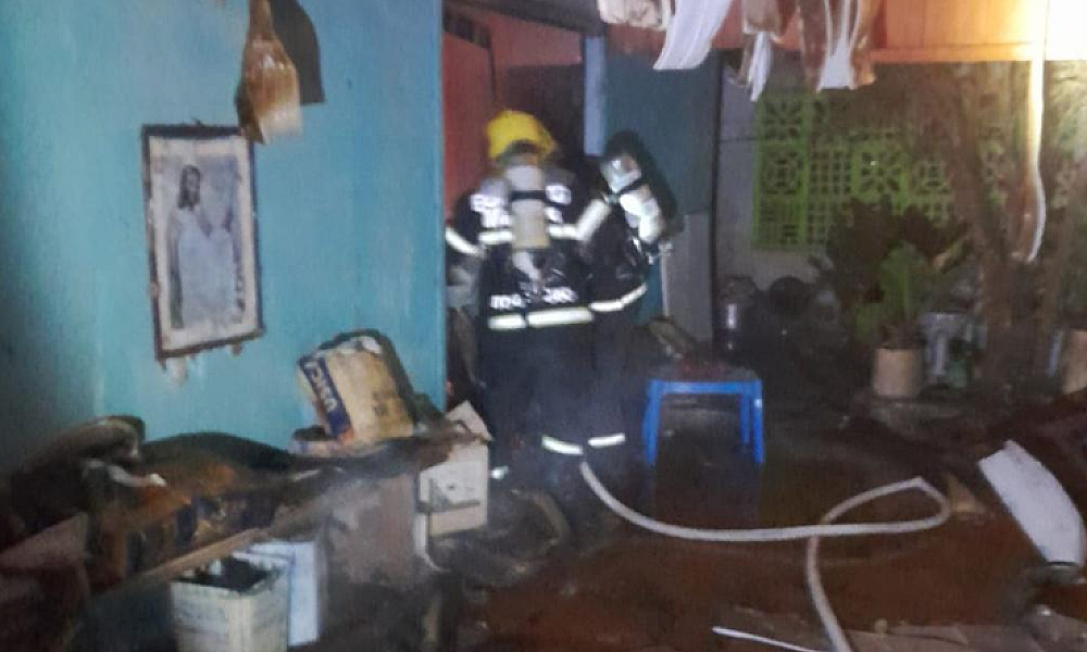 Bombeiros resgatam idoso durante incêndio em kitnet em Sinop