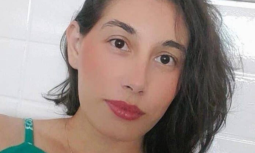 Mulher de 34 anos é encontrada morta em casa com sinais de asfixia