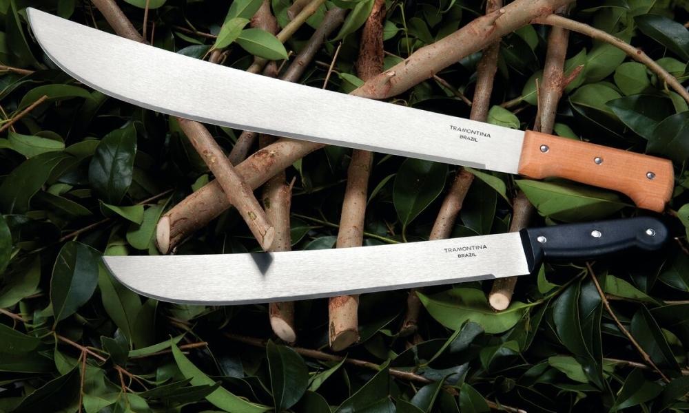 Mulher é atacada a golpes de facão pelo vizinho durante a madrugada 