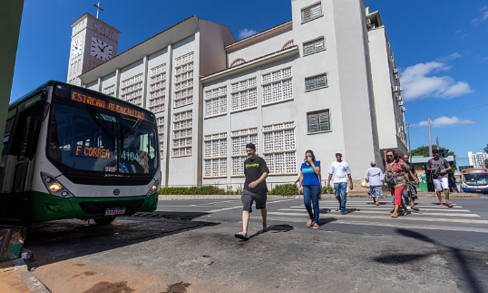 Prefeito de Cuiabá anuncia medidas para garantir segurança de passageiros e pedestres no transporte coletivo