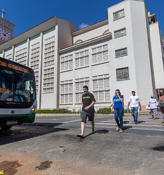 Prefeito de Cuiabá anuncia medidas para garantir segurança de passageiros e pedestres no transporte coletivo