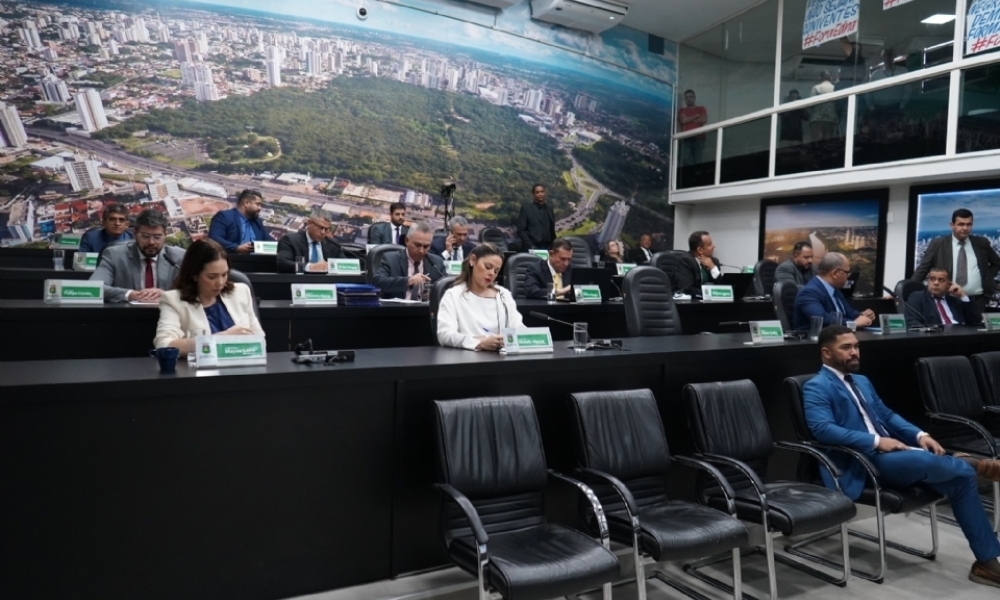 Vereadores que faltarem sessão durante campanha terão corte no salário de até R$ 1,2 mil