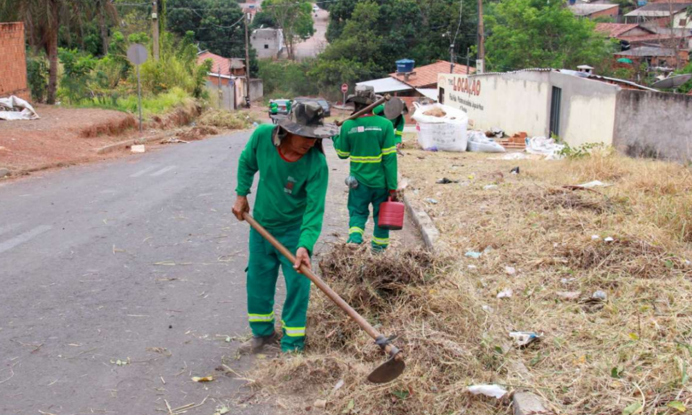 Prefeitura intensifica manutenção e retirada de entulho no Grande Cristo Rei