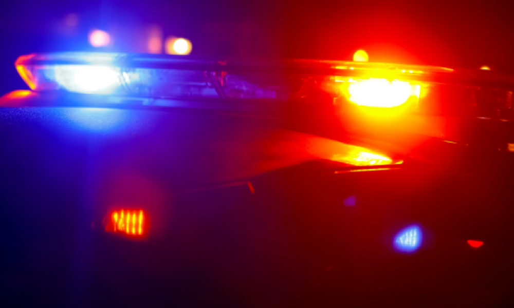 Motorista embriagado e dois bebês morrem após carro bater em árvore em MT