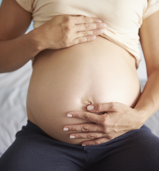 Homem agride ex-mulher grávida e diz que arrancaria bebê de sua barriga