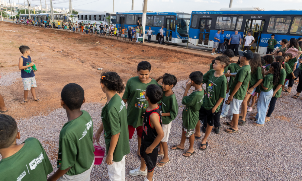 Crianças de Rondonópolis participam de espetáculo circense em ação da Prefeitura