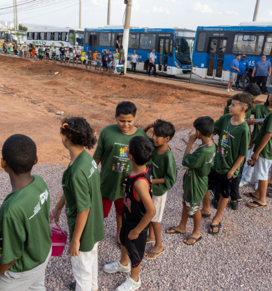 Crianças de Rondonópolis participam de espetáculo circense em ação da Prefeitura