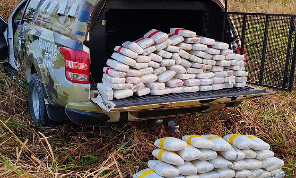 Ação conjunta da PRF e PM resulta na apreensão de 127 quilos de maconha em Nova Lacerda