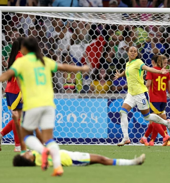 Brasil vence Espanha e enfrenta EUA pelo ouro no futebol feminino