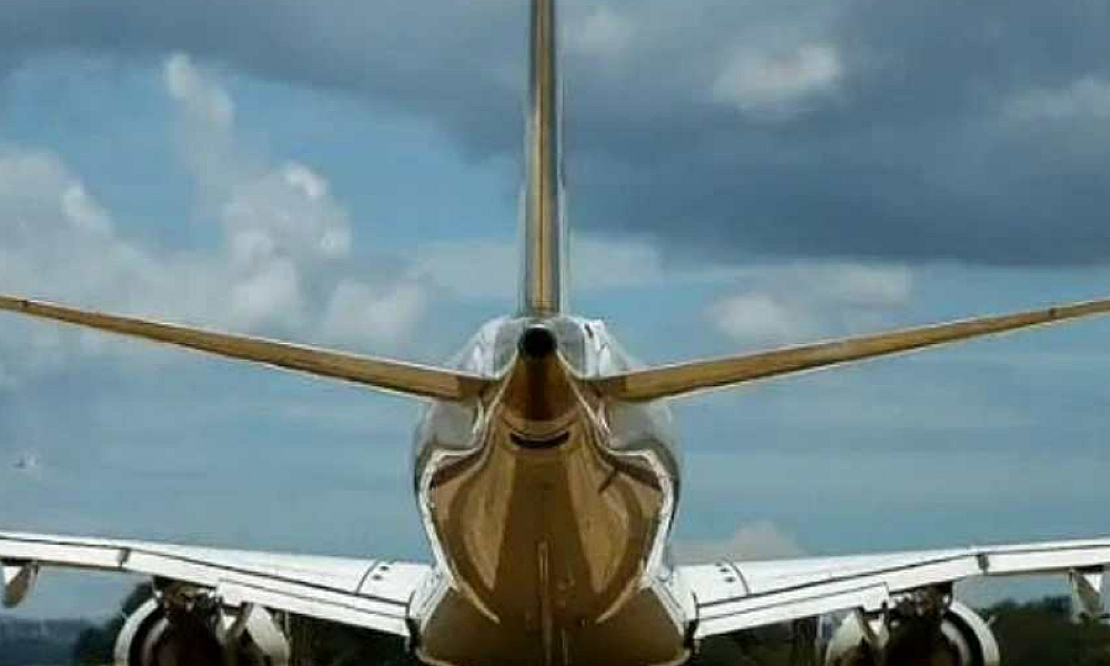 Voo internacional faz pouso de emergência após passageiro bater na esposa e ameaçar tripulação