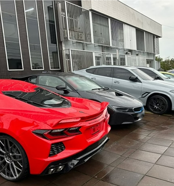Carros de luxo de influenciadores que divulgavam rifas são apreendidos