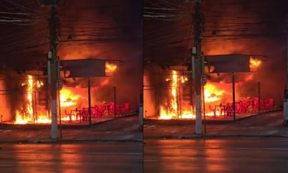 Curto-circuito em fritadeira causa incêndio e destrói pastelaria