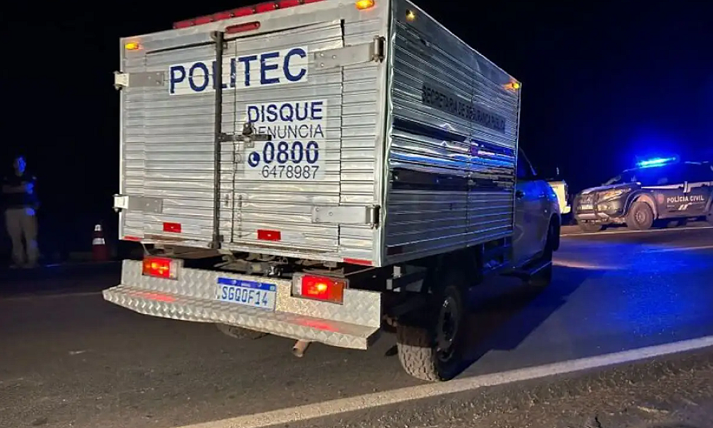 Homem é atropelado e morto por carreta ao descer de carro na MT-242