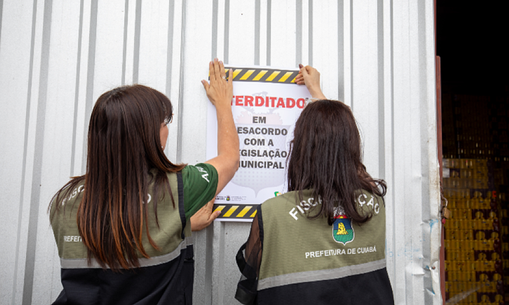 Prefeitura de Cuiabá interdita galpão que funcionava como oficina e distribuidora de bebidas