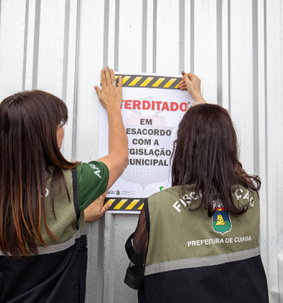 Prefeitura de Cuiabá interdita galpão que funcionava como oficina e distribuidora de bebidas