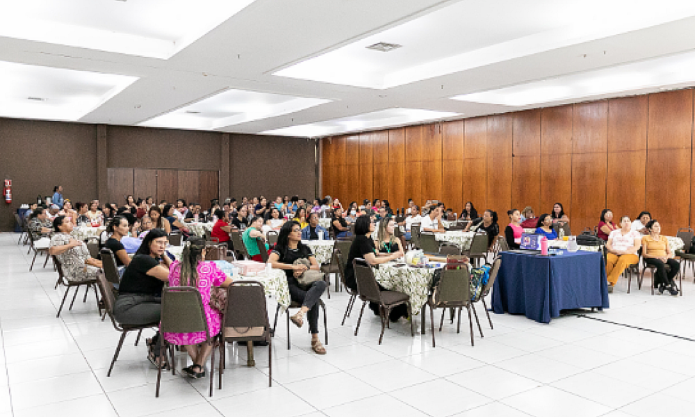 Professores da rede municipal de Cuiabá participam de curso para aprimorar alfabetização infantil