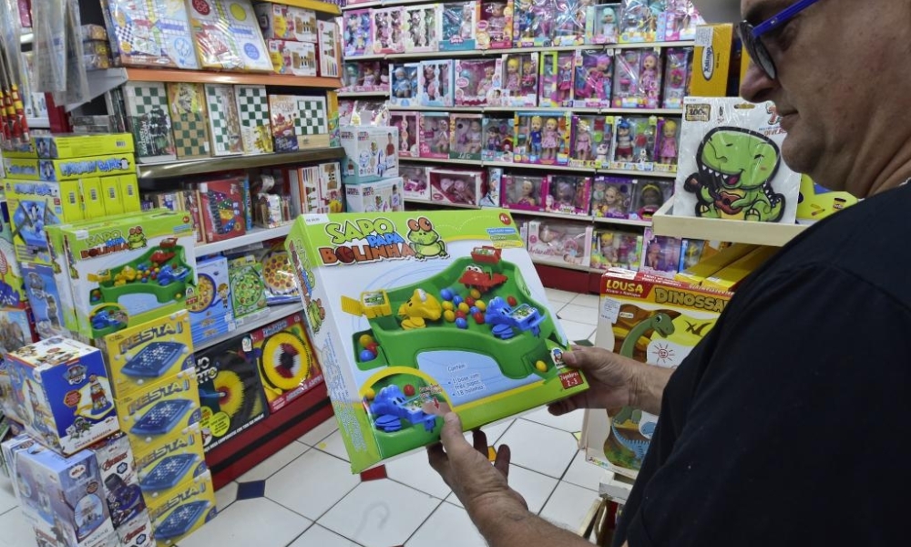 Procon-MT orienta consumidores a redobrar cuidados ao escolher o presente dos pequenos