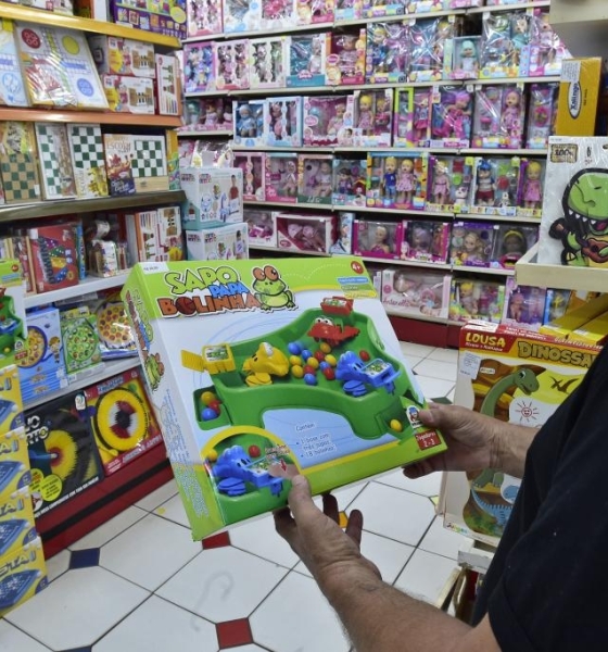 Procon-MT orienta consumidores a redobrar cuidados ao escolher o presente dos pequenos