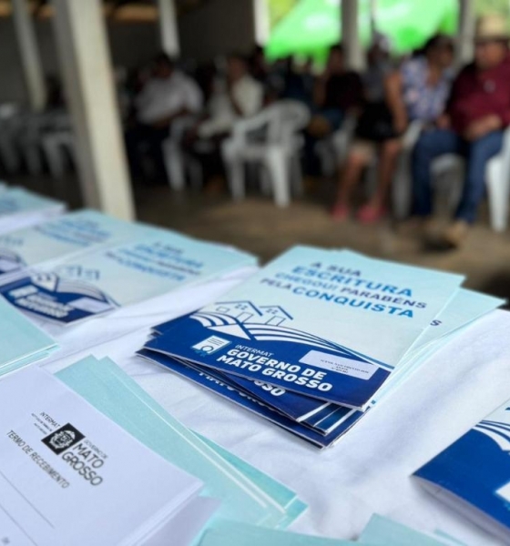 Governo de MT entrega 145 ttulos definitivos s famlias do Assentamento Primeiro de Maio