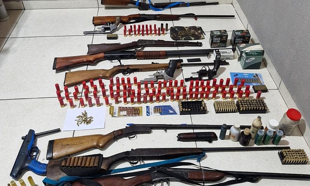 Polícia Civil apreende 14 armas e munições em posse de alvos de investigação de homicídio