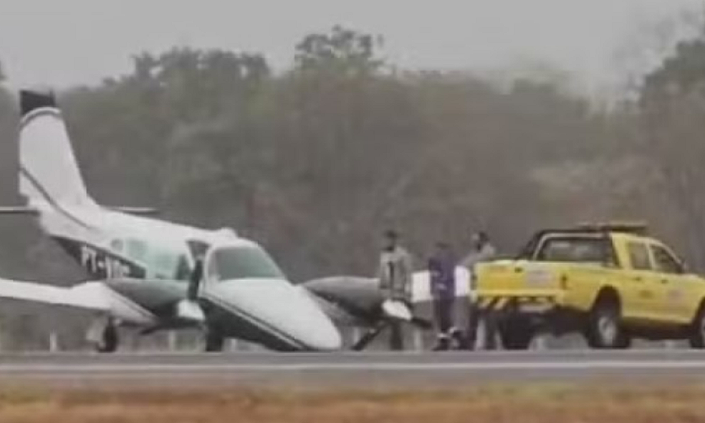 Avião pousa de bico e interdita pista de aeroporto em MT