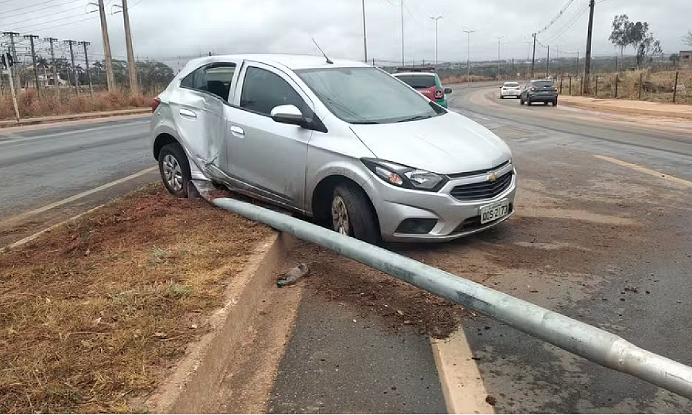 Derramamento de óleo diesel causa acidentes de trânsito em Cuiabá e Várzea Grande