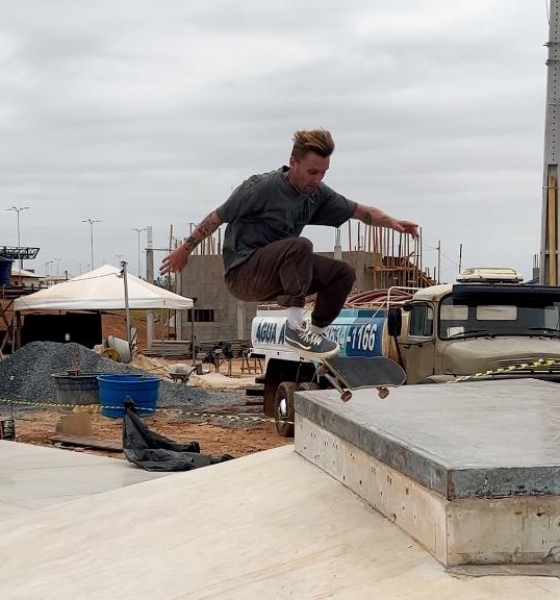 Atletas profissionais testam pistas do Skate Park antes de competição oficial