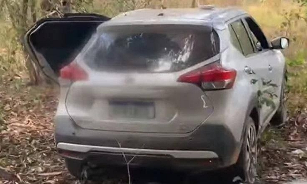 Bandidos causam colisão para roubar carro de mulher 