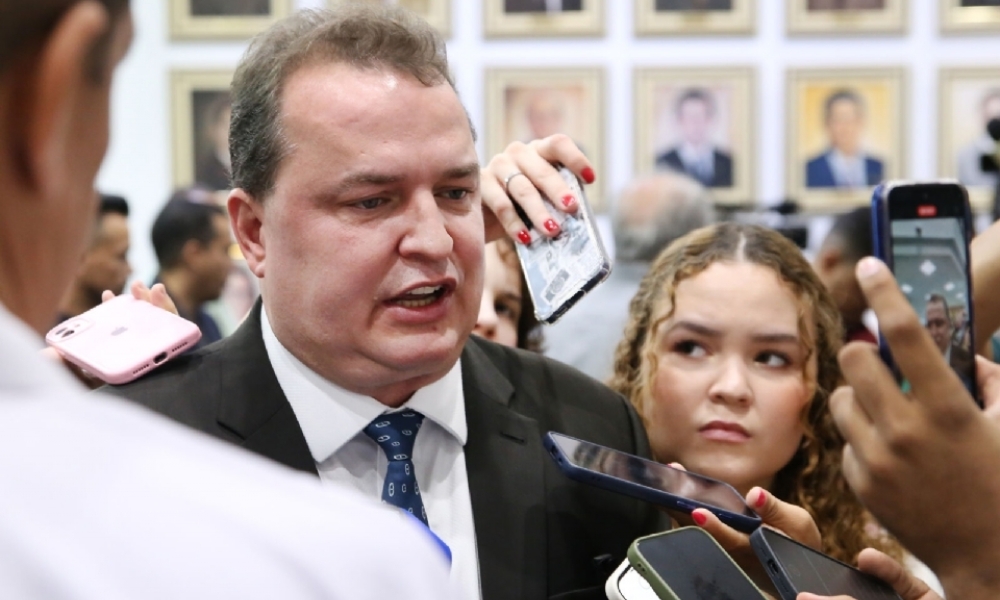 Max defende transição e afirma que primeira tarefa será adaptar Assembleia para receber mais três deputados