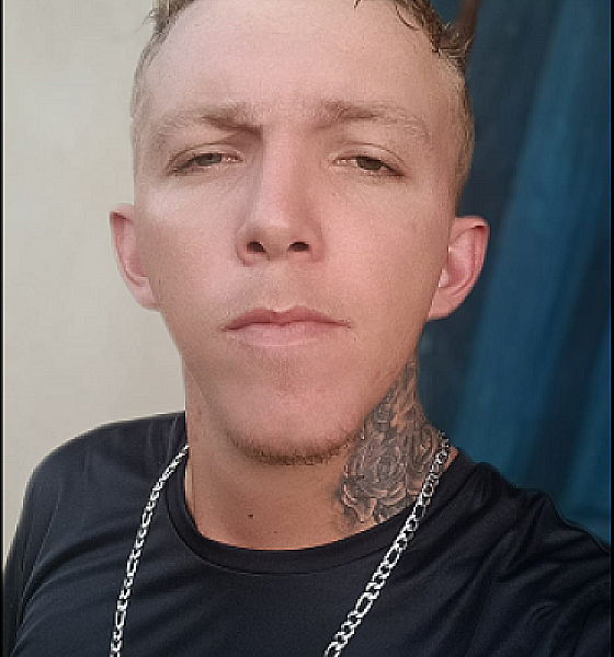 Jovem é morto a facadas durante briga em boate e suspeito acaba espancado por populares