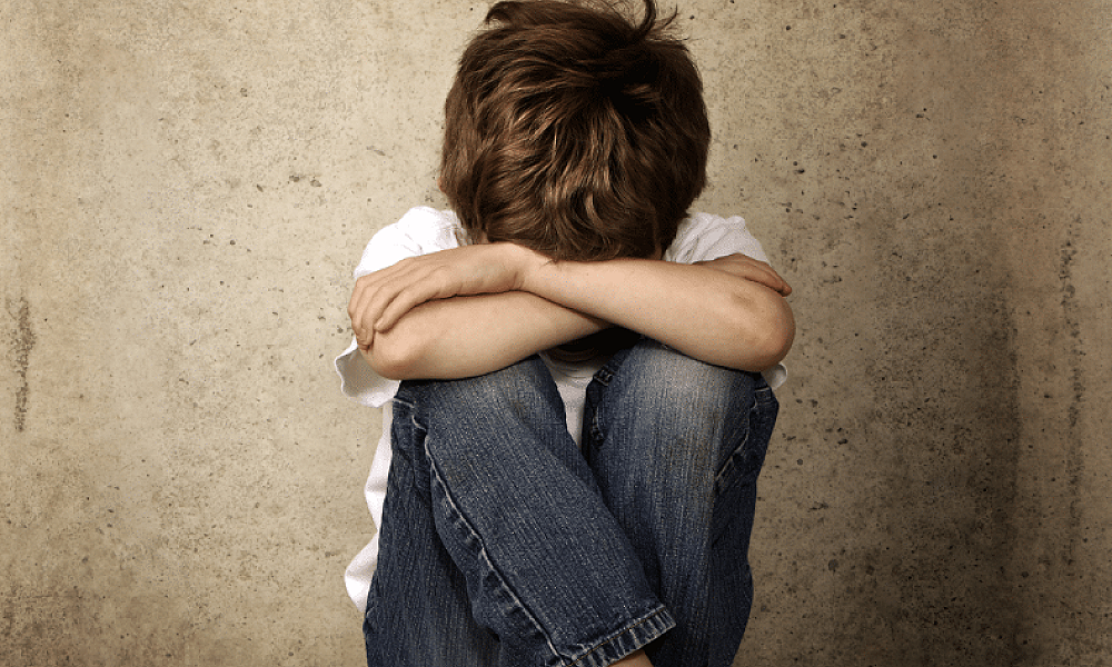 Casal de MT que adotou irmãos é condenado a pagar indenização após devolver uma das crianças