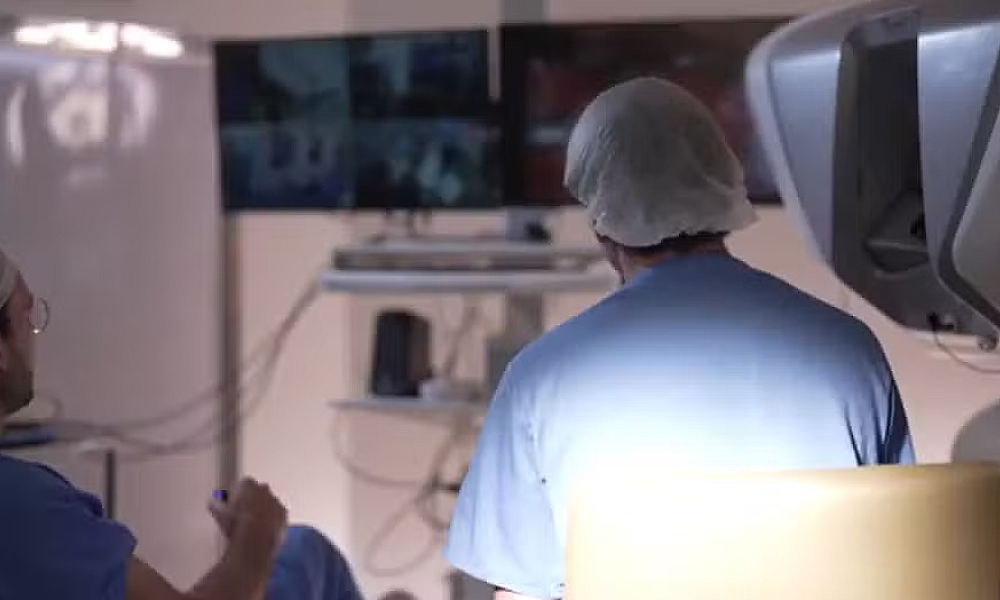 Brasil realiza primeira telecirurgia robótica de próstata e reduz em 25% o risco de impotência